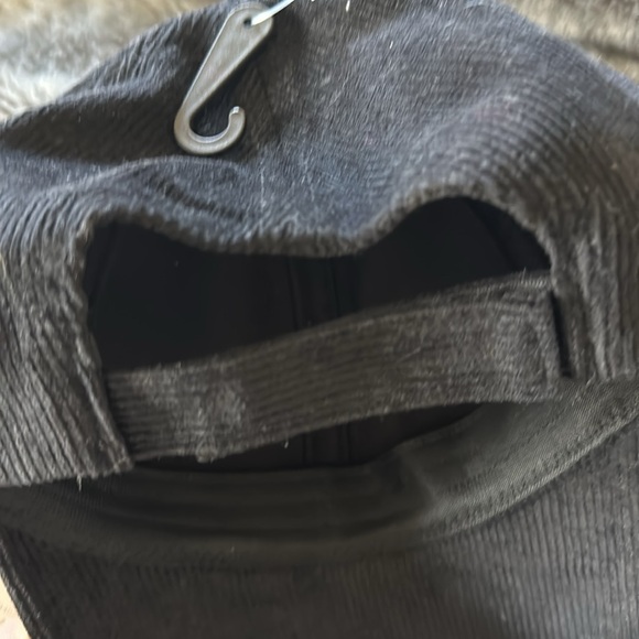 Vince Camuto NWT Corduroy Black Hat. - Picture 3 of 3